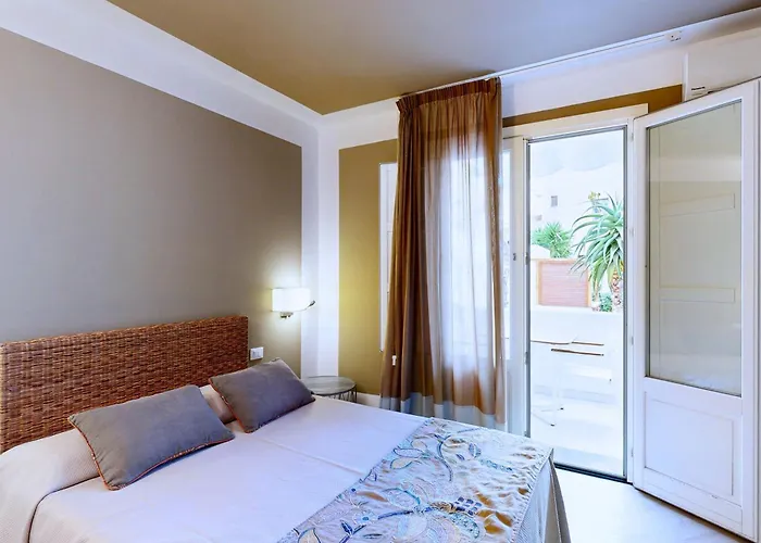 Aegusa Hotel